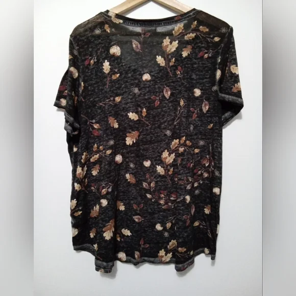 Maurices Black Short Sleeve 'Autumn' Graphic Tee with Floral Leaves - Picture 4 of 7